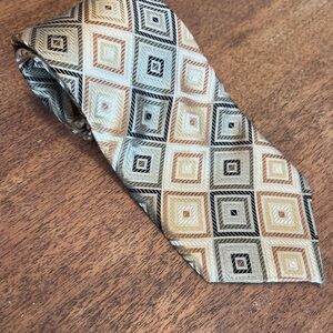 Roberto Villini Couture 100% Silk Geometric Patterned Tie